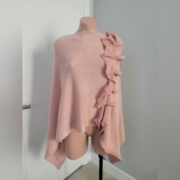 Sweaters - Pink poncho with ruffles
